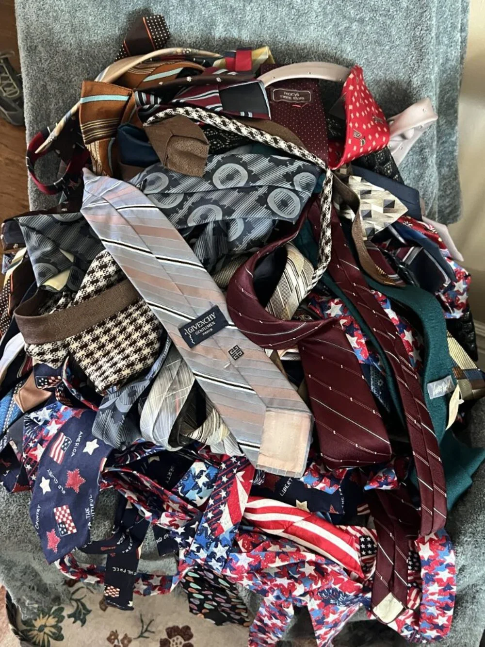 Lot of 100 Men's Neckties Mixed Brands Silk Polyester Assorted Colors Patterns